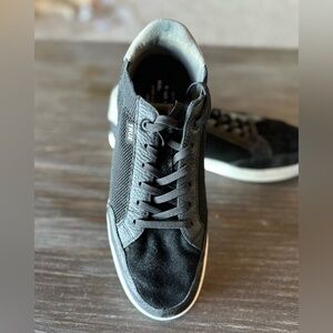 Men’s True brand black golf/casual sneakers